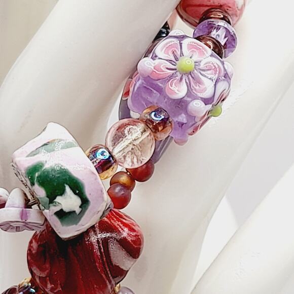 Artisan Memory Wire Bracelet w/ Purple Cats, Floral & Art Glass Beads - Picture 9 of 10